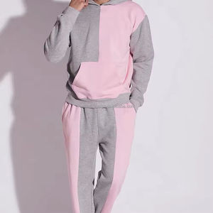 Chándal con Capucha Personalizable en Dos Tonos Rosa y Gris, Chándal Cálido para Usar en Invierno - Product Image 3
