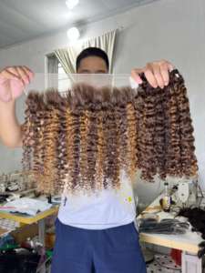 Precio al por mayor Birmano Rizado Virgen Cutícula Alineada Trama de cabello humano Color negro natural 1B Extensiones de cabello humano vietnamita - Product Image 4