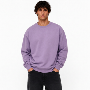 Sudadera personalizada para hombre de forro polar grueso con cuello redondo, efecto lavado desgastado, gráfico personalizado en la espalda y dobladillo acanalado. - Product Image 4