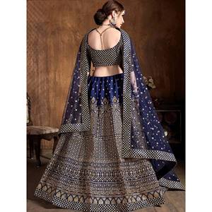 Conjuntos de Talla Grande para Mujer, Cautivador Lehenga Choli de Seda con Lentejuelas Azules - Product Image 4