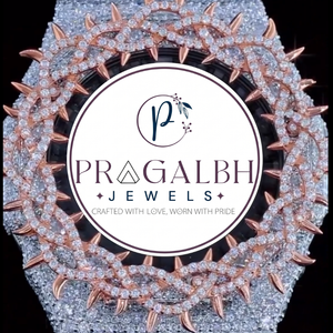 นาฬิกาเพชร Pragalbh Jewels รุ่น Iced Out Thorn Bezel หรูหรา สายสแตนเลสสตีลและยาง สำหรับผู้ชาย ผู้หญิง งานปาร์ตี้ นาฬิกาโมอิสซาไนต์ - Product Image 5