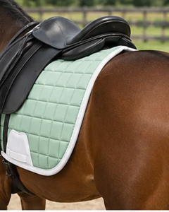 Tapis de selle matelassé carré vert menthe pour dressage et saut d'obstacles, tout usage, doux et confortable, pour courses hippiques - Product Image 6