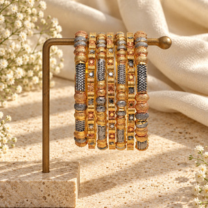 Conjunto de Brazaletes Multitono Chapados en Oro para Mujer, Diseño Geométrico Texturizado, Joyería Artificial, Suministro al por Mayor del Fabricante - Product Image 2
