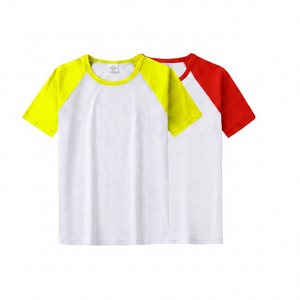 T-shirt à manches raglan pour homme, blanc avec bordure contrastée verte et rouge, col rond décontracté, jersey en coton, coupe classique, couleur unie - Product Image 3