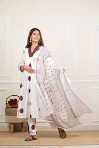 Conjunto de Kurta para Mujer, de Algodón Blanco Cambray con Estampado de Puntos, Largo hasta la Pantorrilla, Cuello en V, Secado Rápido, Detalles Kantha, Tres Cuartos - Product Image 5
