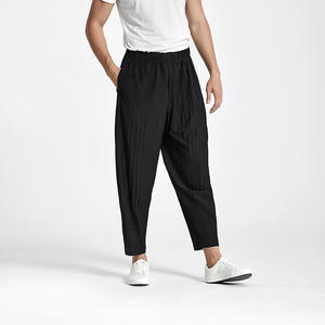 กางเกงพลีท Miyake ยืดหยุ่นสูง สไตล์ลำลองสำหรับผู้ชาย ทรงหลวม ไซส์ใหญ่ แมทช์ได้กับทุกชุด กางเกงทรงโคมไฟ ดีไซน์เนื้อผ้ามีเท็กซ์เจอร์ - Product Image 2