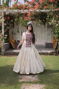 Lehenga Choli Blanco Especial para Navratri, Chaniya Choli para Mujer, Ropa Tradicional India - Product Image 4