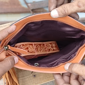 Bolso Bandolera Estilo Western con Diseño de Cuero Genuino, Estilo Bohemio, Cierre de Cremallera, Correa Única, Nueva Llegada - Product Image 3