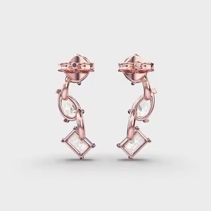 Pendientes de Aro con Diamantes en Corte Oval, Pera y Esmeralda, Diseño Moderno y Elegante, Joyería Fina para Mujer, Uso Diario, Disponibles para la Venta - Product Image 2