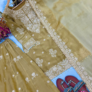 Ensemble haut en soie pure mousse 3mm avec travail de sequins, rivets et perles, pantalon palazzo évasé, dupatta en dentelle sur quatre côtés et bordure perlée KW 1163 - Product Image 4