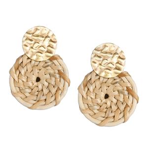 Boucles d'oreilles pendantes en rotin en résine de bois Bijoux Boho légers avec des éléments naturels et modernes et parfaits pour les filles - Product Image 6