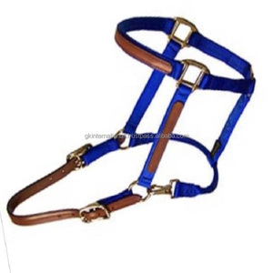 Cabestro de caballo de nailon de triple capa de alta calidad con corona de cuero separable y herrajes de hierro de alta resistencia en acabado bronce de todos los tamaños - Product Image 1