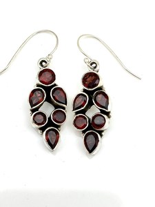 Boucles d'oreilles pendantes en argent sterling motif feuille de grenat, bijoux vintage élégants en pierres précieuses, cadeau fait main pour femme, mariage, fête - Product Image 2