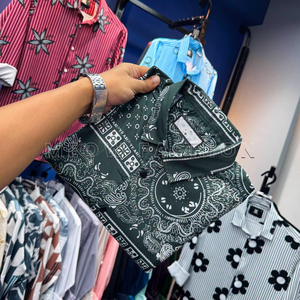 เสื้อผ้าสำเร็จรูปสต็อกล็อตใหญ่จากดาก้า เสื้อเชิ้ตส่วนเกิน เสื้อชายหาด เสื้อผ้ารีสอร์ท ผู้ชาย คละแบบ ของเหลือใช้ รวมเป็นชุด จัดส่งเร็ว - Product Image 3