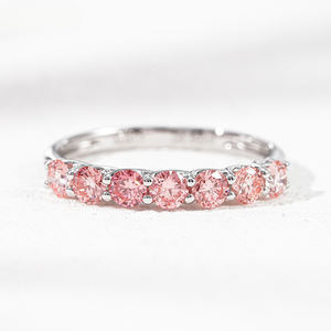 Bague unisexe classique en or plaqué rhodium avec diamant de laboratoire taille brillant ronde couleur E, fantaisie et intense, idéale pour la remise des diplômes ou comme alliance de mariage - Product Image 6
