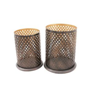 Portavelas de metal refinado, ideales para interiores modernos, que ofrecen luz ambiental y un atractivo duradero. - Product Image 2