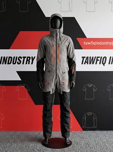 Combinaison de ski pour homme de bonne qualité -Tex Zipper imperméable respirant 100% polyester -Tex Prix de gros Couleurs personnalisées - Product Image 2