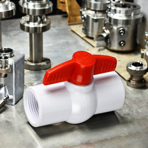 Válvula de Bola Compacta de UPVC de Alta Presión C Way, 200 psi, Estándar DIN, Conexión de 1/2, Tamaño Máximo de Tubería de 4 Pulgadas, Accionamiento Manual de Plástico para Agua - Product Image 2