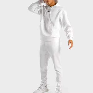 Conjunto Deportivo Personalizado de Invierno, 100% Poliéster, Sudadera con Capucha Gruesa y Pantalones Deportivos, Ropa Deportiva Urbana para Hombre - Product Image 1