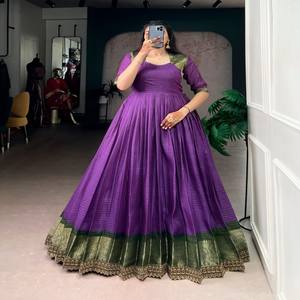 Vestido de Fiesta Étnico VASTRA COTTAGE Zari con Tejido de Hilo, Forro de Seda y Costuras de Lona para Mujer - Product Image 4