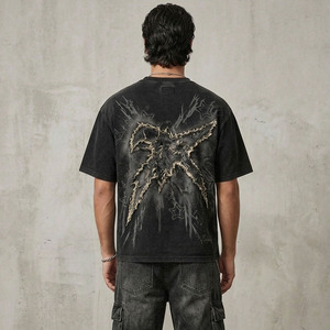 Camiseta Oversize para Hombre con Gráfico de Cruz, Tejido Texturizado, Efecto Desgastado, Lavado Ácido, Estilo Urbano, Algodón Pesado - Product Image 4
