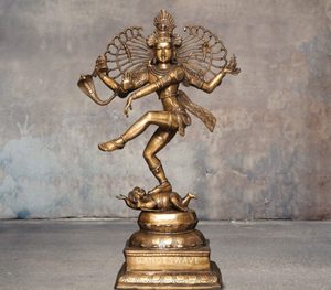 Artesanías de Bronce Radhe Enterprises, Estatua de Nataraja de Bronce Panchaloha GANGESWAVE de Lujo Personalizada, Hecha a Mano y Ecológica - Product Image 1