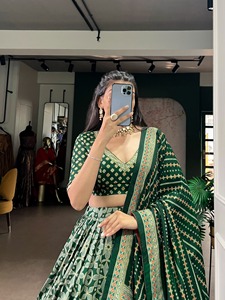 Lehenga Choli en soie Tasar, traditionnel et emblématique, avec bordure en dentelle, idéal pour les mariages, les fêtes de Diwali et les bals de promo - Product Image 3