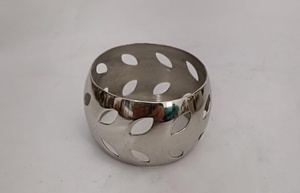 Anneau de serviette en aluminium finition argentée avec design classique, taille personnalisée et forme ronde - Écologique - Product Image 2