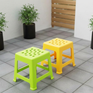 Taburete de plástico resistente para exteriores, ideal para cafeterías, terrazas, zonas de comida y tiendas de bebidas - Product Image 1