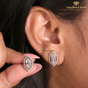 Pendientes de Halo de Novia con Corte Marquesa Real Holandés, Claridad VVS2, Color D, 2 TCW, Diamante Cultivado en Laboratorio CVD, Certificado IGI, Oro Sólido de 14K - Product Image 4