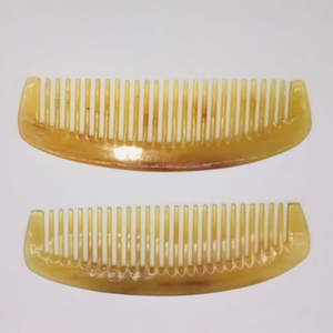 Peigne en corne de buffle naturel fait à la main peigne à cheveux de poche antistatique Logo personnalisé écologique animal classique du moyen âge pour la maison - Product Image 4