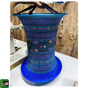 Lanterne en brocart colorée avec poignée en tissu ethnique et bambou pour les festivals culturels et les boutiques de souvenirs au Vietnam pour les acheteurs - Product Image 2