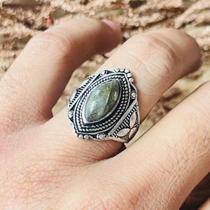 Anillo de Labradorita de Latón, Anillo Bohemio Tribal de Labradorita para Mujer, Joyería de Plata Oxidada Estilo Vintage, Venta al por Mayor - Product Image 4