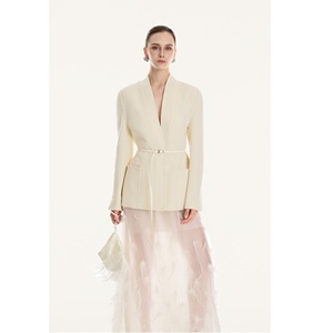 กระโปรงยาวคุณภาพสูงสำหรับผู้หญิง ดีไซน์หรูหรา MILAN EMB FEATHER SKIRT ประดับตกแต่งอย่างสวยงาม ผลิตแบบ ODM ทำมือในเวียดนาม กระโปรงยาวสีขาว - Product Image 4