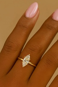 Anillo de Compromiso con Moissanita Corte Marquesa, Chapado en Oro de 18K, con Seis Puntas, Anillo de Boda Solitario para Mujer - Product Image 2
