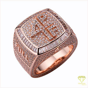 Bague Carrée Premium en Argent Sterling 925 avec Diamant Moissanite, Bordure en Pierres Baguette et Design Face Givrée - Product Image 3
