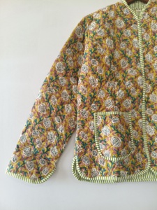 Veste courte matelassée en tissu imprimé à la main indien pour femme, nouveau style, style patchwork, vestes et manteaux matelassés faits à la main - Product Image 4