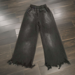 Pantalon de survêtement streetwear personnalisé oversize en molleton bouclette, déchiré, effet vieilli, délavage vintage, coupe ample et jambe large pour homme - Product Image 1