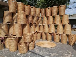 Venta caliente cestas de almacenamiento para el hogar hecho a mano jacinto de agua Natural tapa en forma de círculo juguetes al por mayor almacenamiento de ropa - Product Image 4