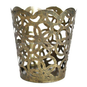 Portavelas votivo redondo de hierro con acabado dorado antiguo para iluminar la decoración del hogar y otros candelabros - Product Image 5