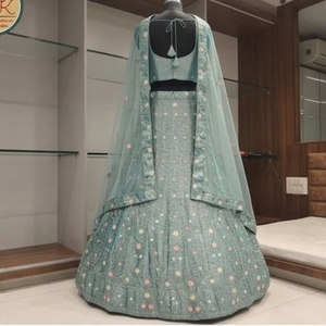 Ensemble ethnique indien de luxe Jimmi Choo Lehenga Choli vert marin pour femme, broderie diamant, tenue de mariée, confectionné par Kenken, parure de créateur - Product Image 3