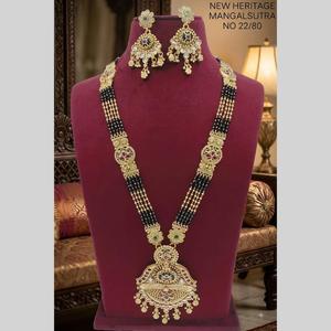 Collier mangalsutra traditionnel plaqué or noir avec perles, boucles d'oreilles assorties, bijoux de mariage indiens pour mariée. - Product Image 1