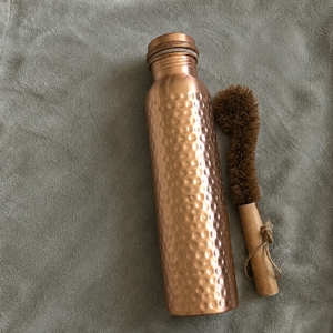 ขวดน้ำทองแดงพร้อมฝาปิด ดีไซน์มินิมอล พกพาสะดวก ใช้สำหรับเดินทาง - Product Image 1