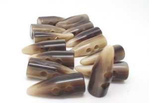 Bouton à bascule en corne de buffle naturelle authentique, écologique, fait main, poli, art moderne et objet de collection - Product Image 3