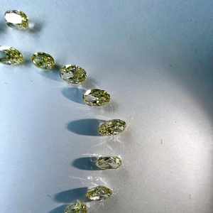 Diamant de laboratoire HPHT CVD taille ovale 1,00 carat, couleur fantaisie vive, pureté VVS1, certifié IGI, pour bague de joaillerie sur mesure - Product Image 2