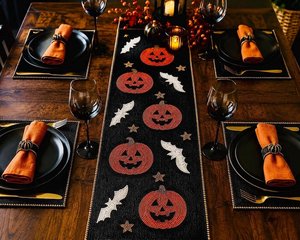 Chemin de table rectangulaire en tissu fait main pour Halloween, noir, avec motifs originaux citrouilles, chauves-souris et étoiles, napperons et sous-plats - Product Image 2