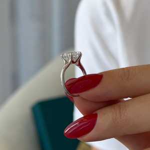 แหวนเพชรทรงรี 3 กะรัต E VVS2 แบบหกขา แหวนหมั้นแบบ Low Set Split Shank Solitaire ทองคำขาว 14k รับรองโดย IGI - Product Image 4