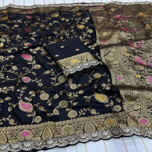 VASTRA COTTAGE Saree de Seda Dola Pura de Alta Calidad con Tejido Meenakari Zari en el Cuerpo y el Pallu, Bordado con Lentejuelas y Blusa en Contraste - Product Image 2