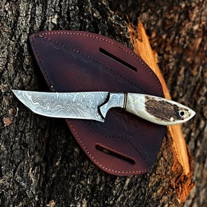Couteau Skinner artisanal en acier Damas avec manche en corne de cerf et étui en cuir – Couteau personnalisé - Product Image 2