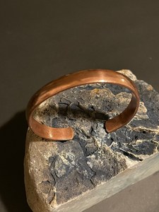Bracelet manchette bombé en cuivre pur fait main, en métal massif, bijou de guérison demi-rond en cuivre pour hommes et femmes, OEM simple - Product Image 3
